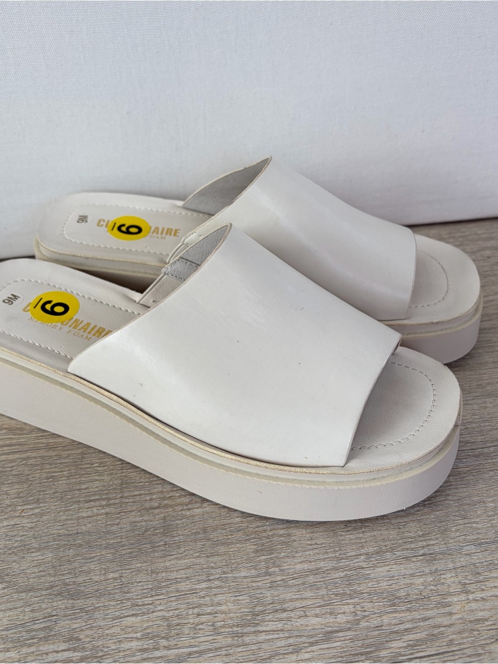 Cushionaire Play one band platform Slide sandals Womens white 9 Dainty Vacation